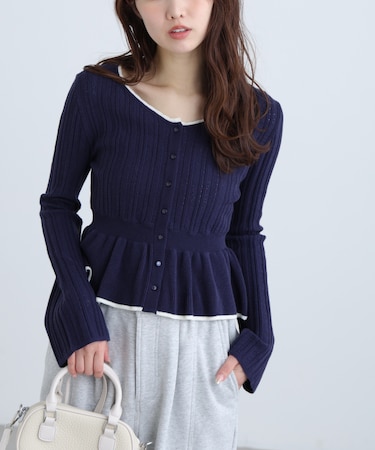 地柄短丈ペプラムニット