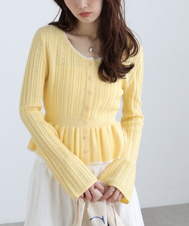 地柄短丈ペプラムニット