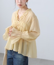 シャーリングドロストブラウス