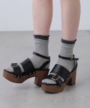 スタッズサンダル