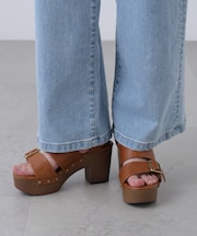 スタッズサンダル