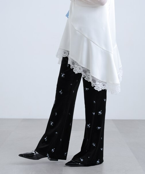 ベロア刺繍総柄フレアパンツ