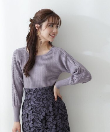 デコルテケーブルニット