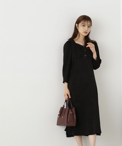 起毛サテンフロント釦フレアーワンピース