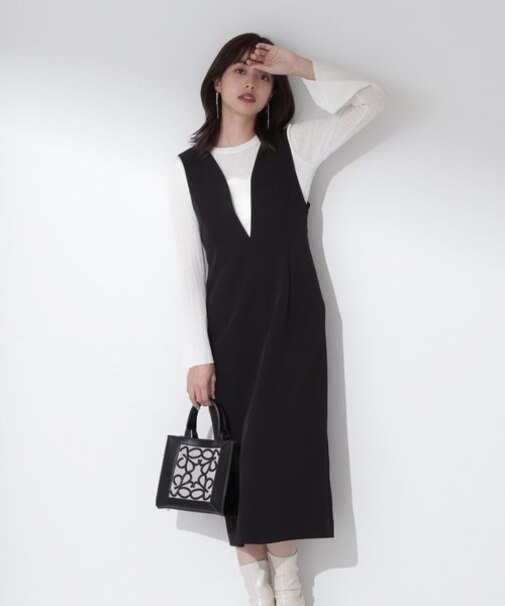 Vネックタイトジャンスカ 24SS