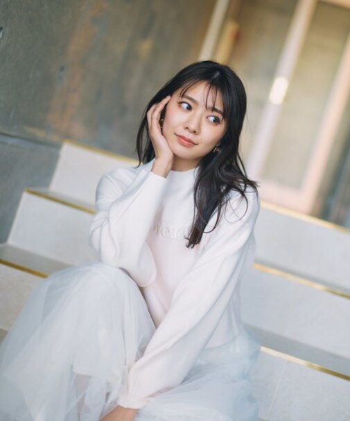 ロゴ刺しゅうショートニット WEB限定カラー:ブルー 24SS