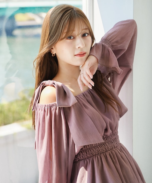 ショルダーリボンシャーリングブラウス24AW