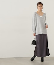 スリット入りサテンナロースカート　24AW