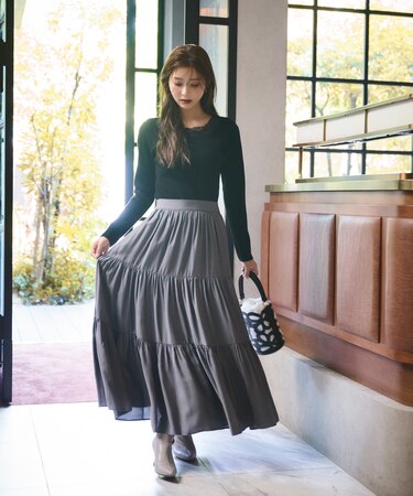 パウダーサテンティアードスカート　24AW