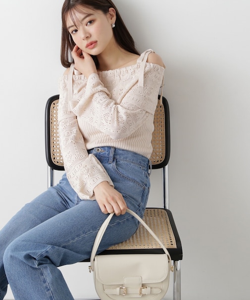 透かし編みオフショルニット