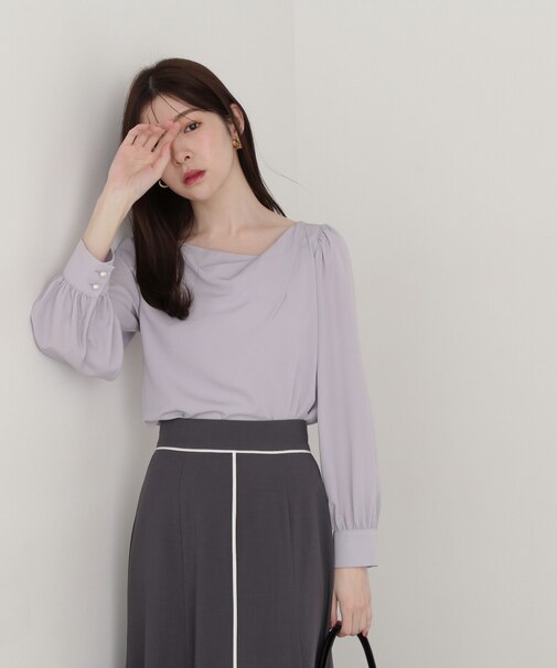 デコルテニュアンスブラウス