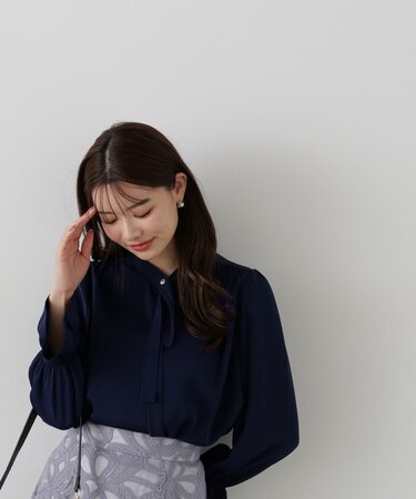 ボウタイブラウス