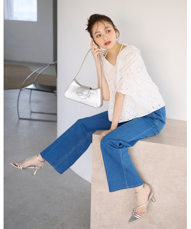 カットワーク刺繍ブラウス