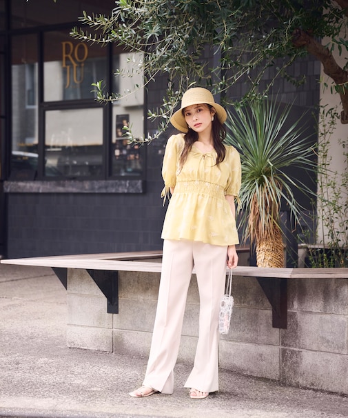 スリット入りフレアパンツ