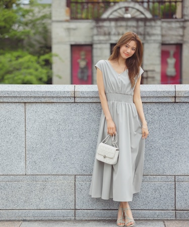 ウエストシャーリングVネックワンピース