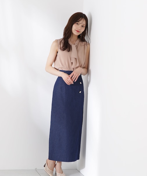 ニュアンス釦付きナロースカート