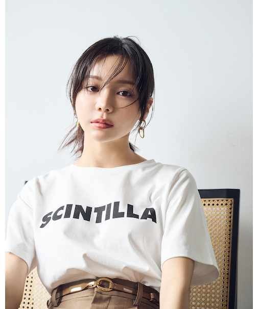 ＜ウォッシャブル＞ゴシックロゴTシャツ