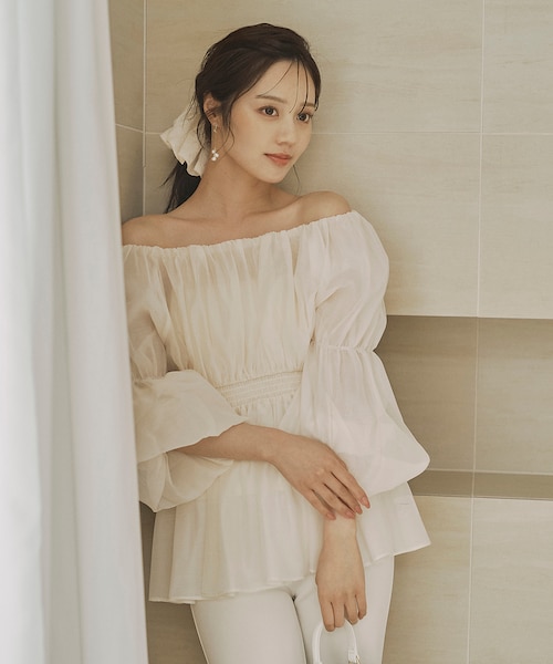 バルーンスリーブオフショルブラウス｜プロポーションボディ