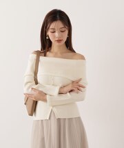 ポイントフェザーオフショルニット