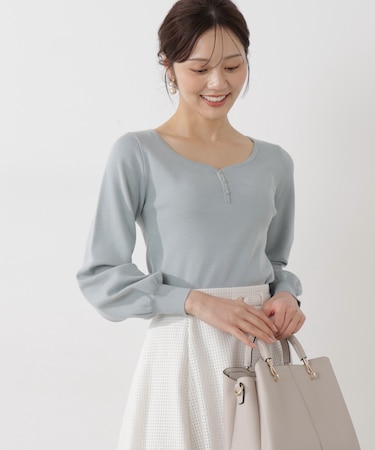 釦付きハートネック総針ニット