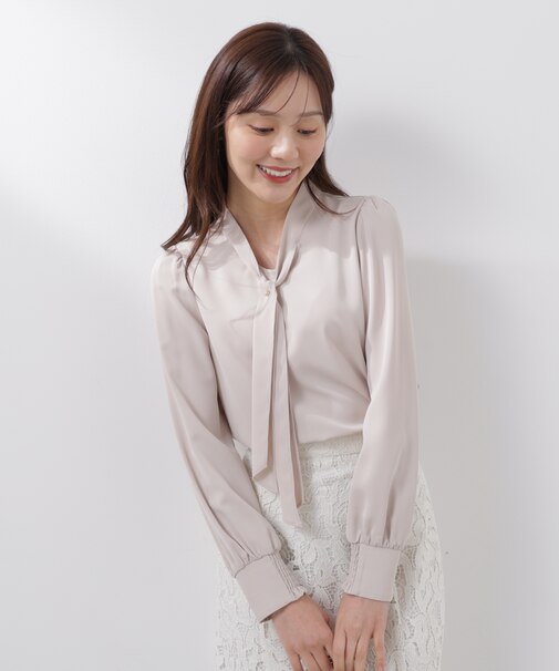 キラ釦ボウタイブラウス