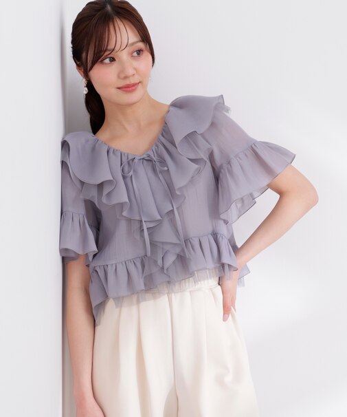 チュール付きラッフルブラウス
