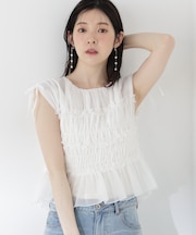 〈a／mie〉シャーリングフリルブラウス