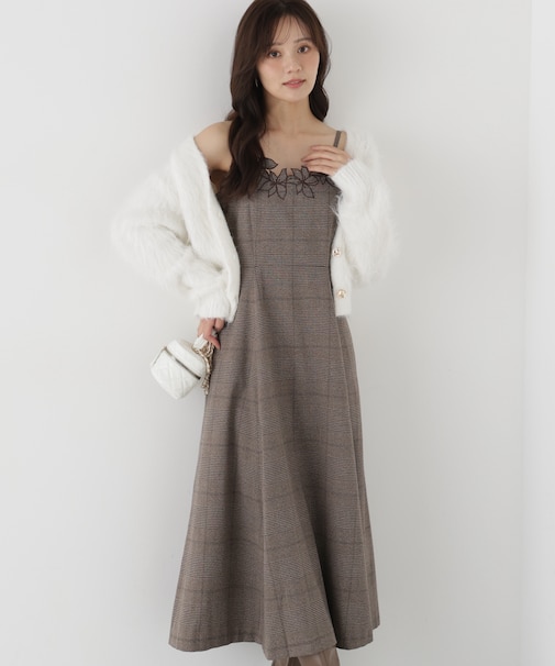 モチーフ刺繍キャミワンピース