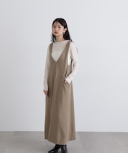 プランジネックフレアジャンパースカート