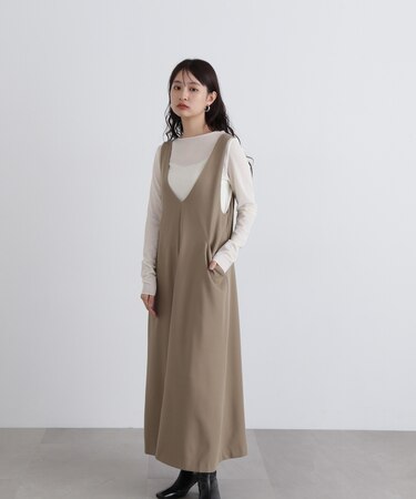 プランジネックフレアジャンパースカート