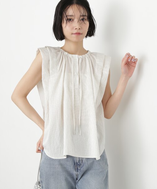 タックショルダーブラウス