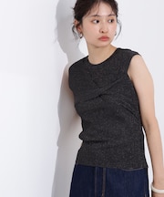 フロントツイストリブニット