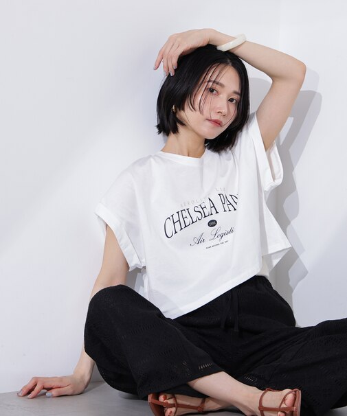 クロップドカレッジロゴTシャツ
