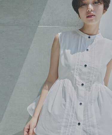 ピンタックノースリーブブラウス