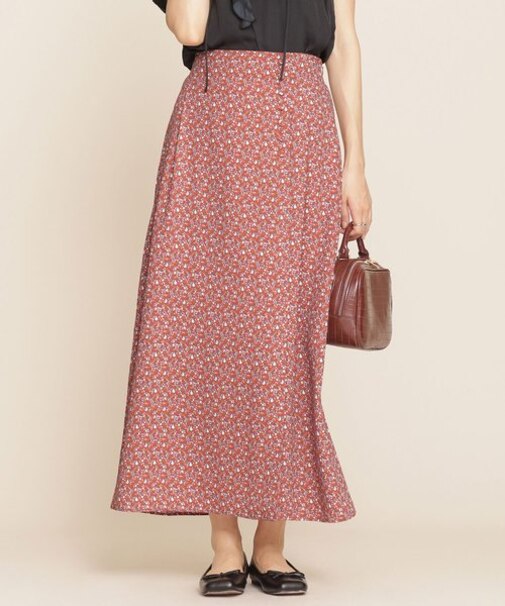 釦スリットフラワープリントスカート