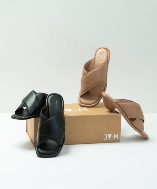 JVAM／パデッドクロスヒールサンダル