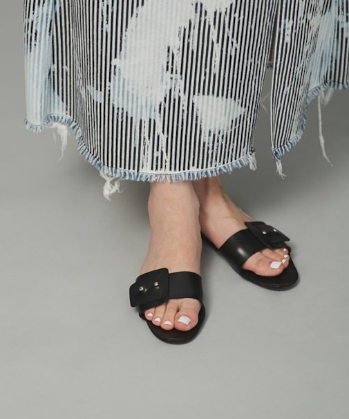 CORSO ROMA 9／フラットサンダル