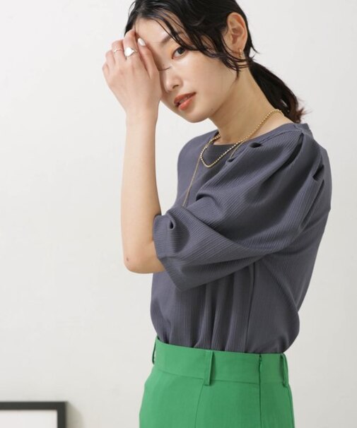 LB.04／ショルダーギャザーデザイントップス
