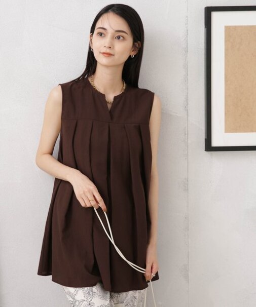 LB.04／タックフレアノースリーブブラウス