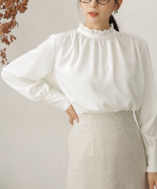 フリルカラーサテンギャザーブラウス