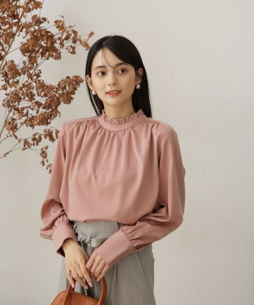 フリルカラーサテンギャザーブラウス