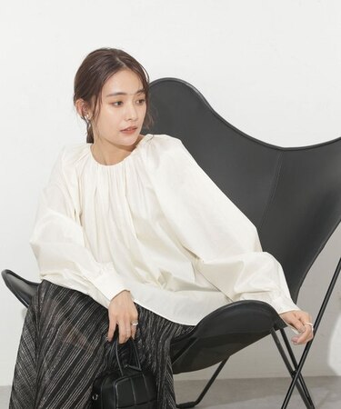 ペーパー加工ネックギャザーブラウス