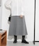 グレー