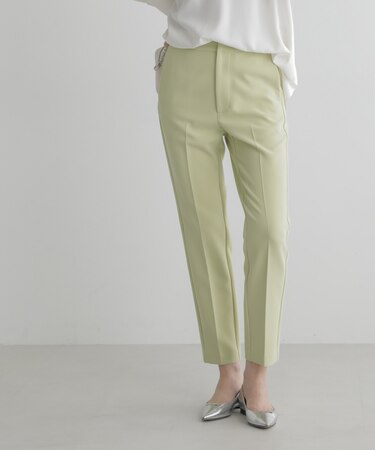 スリムテーパードパンツ