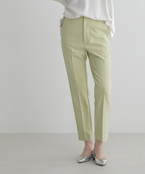 スリムテーパードパンツ