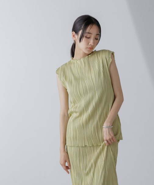 ウェーブリップルカットノースリーブトップス(セットアップ可)