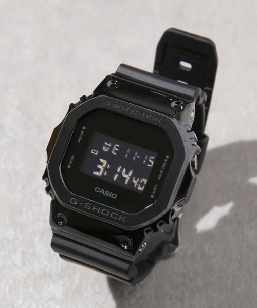 GショックGM-5600B-1JF黒 G-SHOCK〉の新作“GM-5600”は絶妙の甘辛