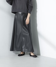 フェイクレザーマキシスカート