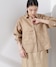 ベージュ