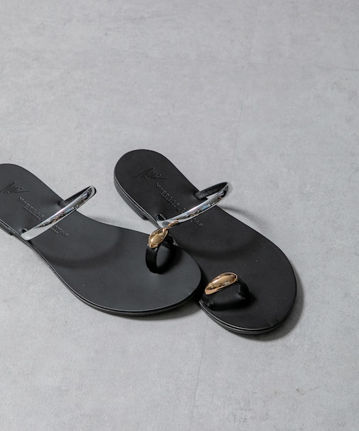 NICOLAS LAINAS／別注 メタルパーツ フラットサンダル